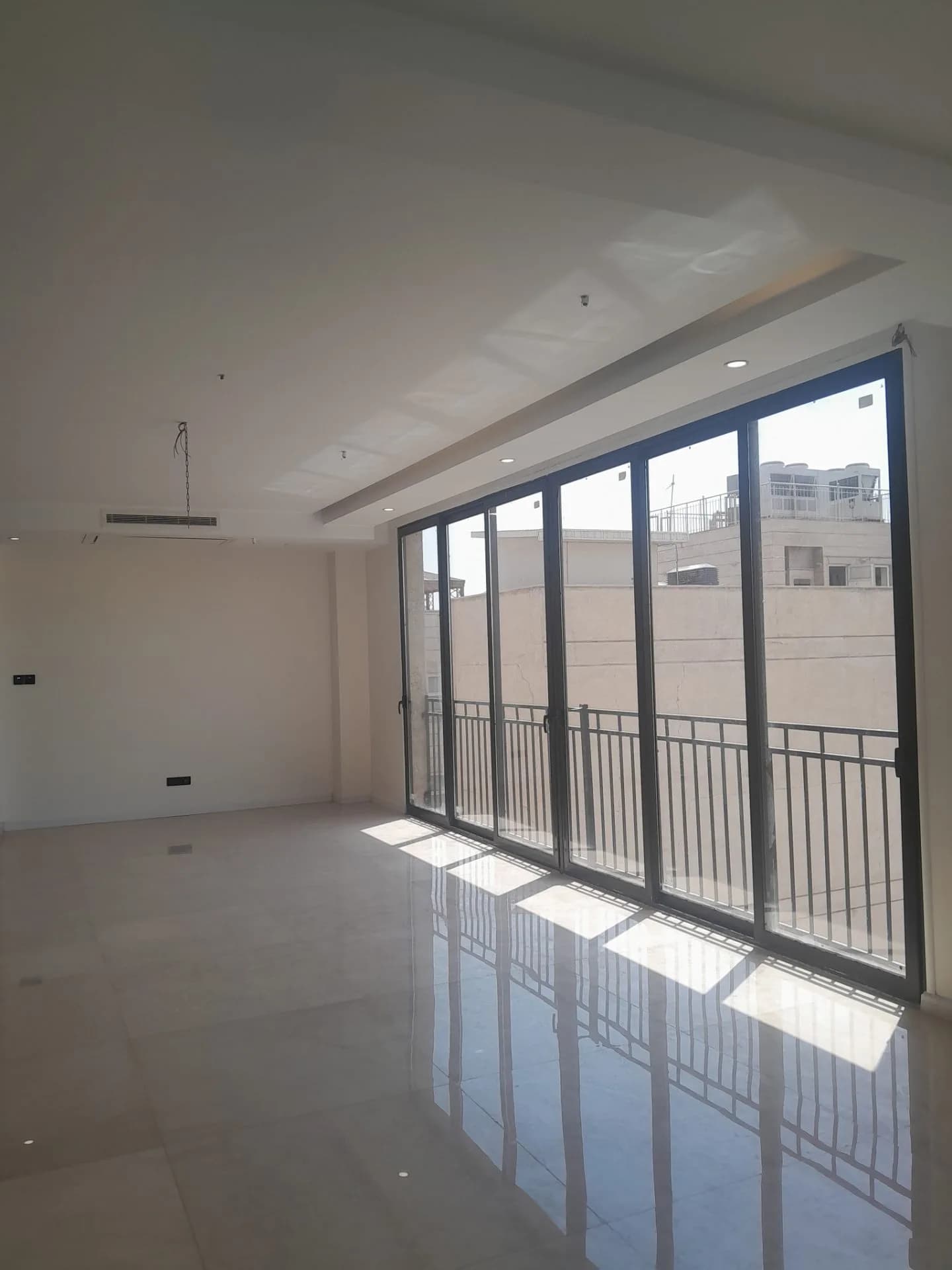فروش آپارتمان ۲۴۰ متر نوساز ۴ خواب فول امکانات فلامک - تصویر 4