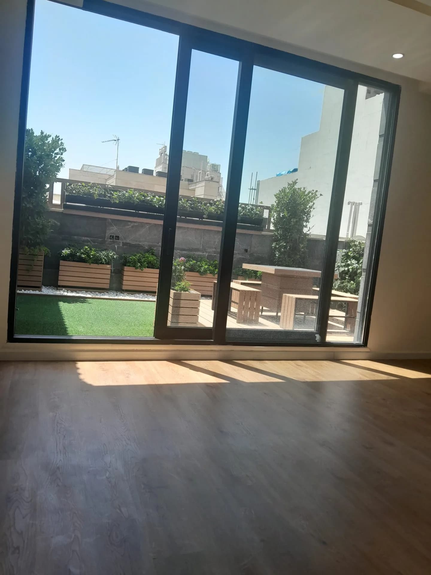 فروش آپارتمان ۲۴۰ متر نوساز ۴ خواب فول امکانات فلامک - تصویر 3