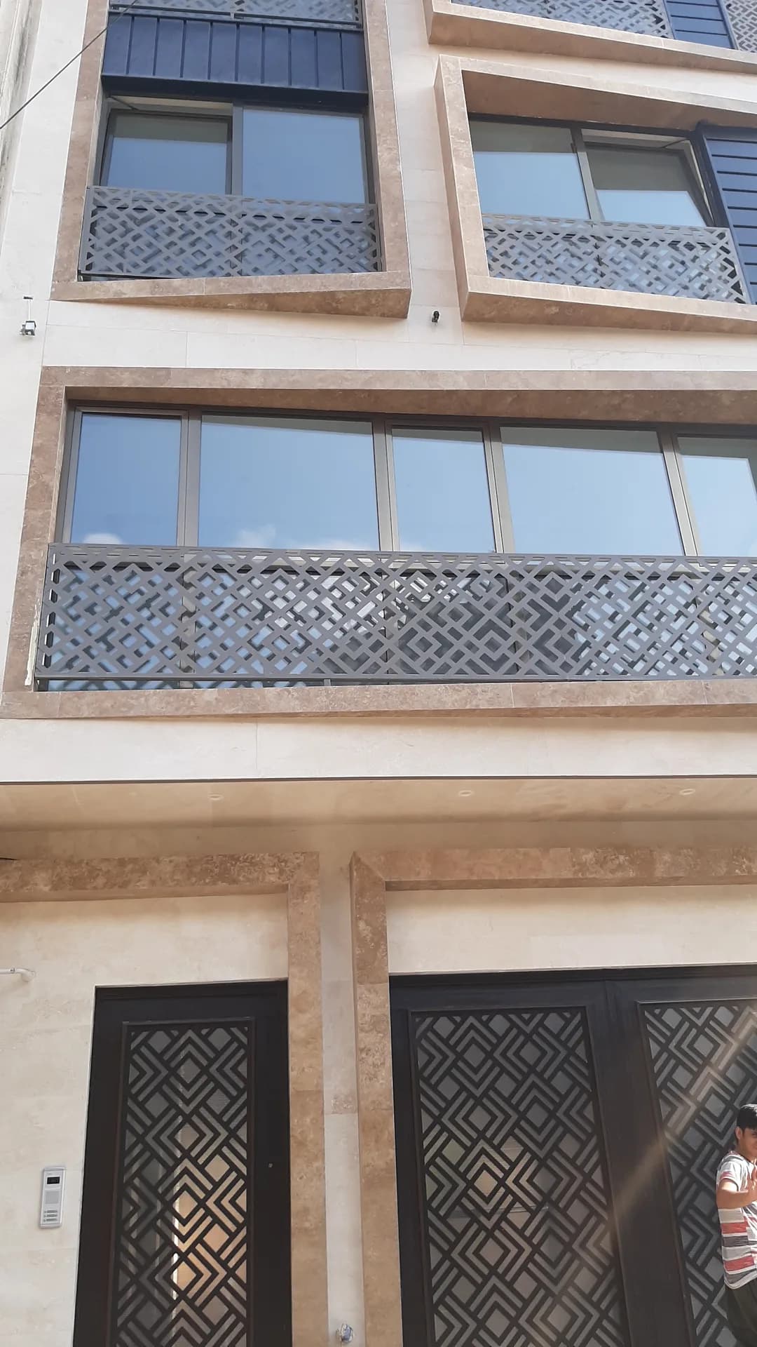 مستغلات / 735 متر در مجموع / شهرک غرب