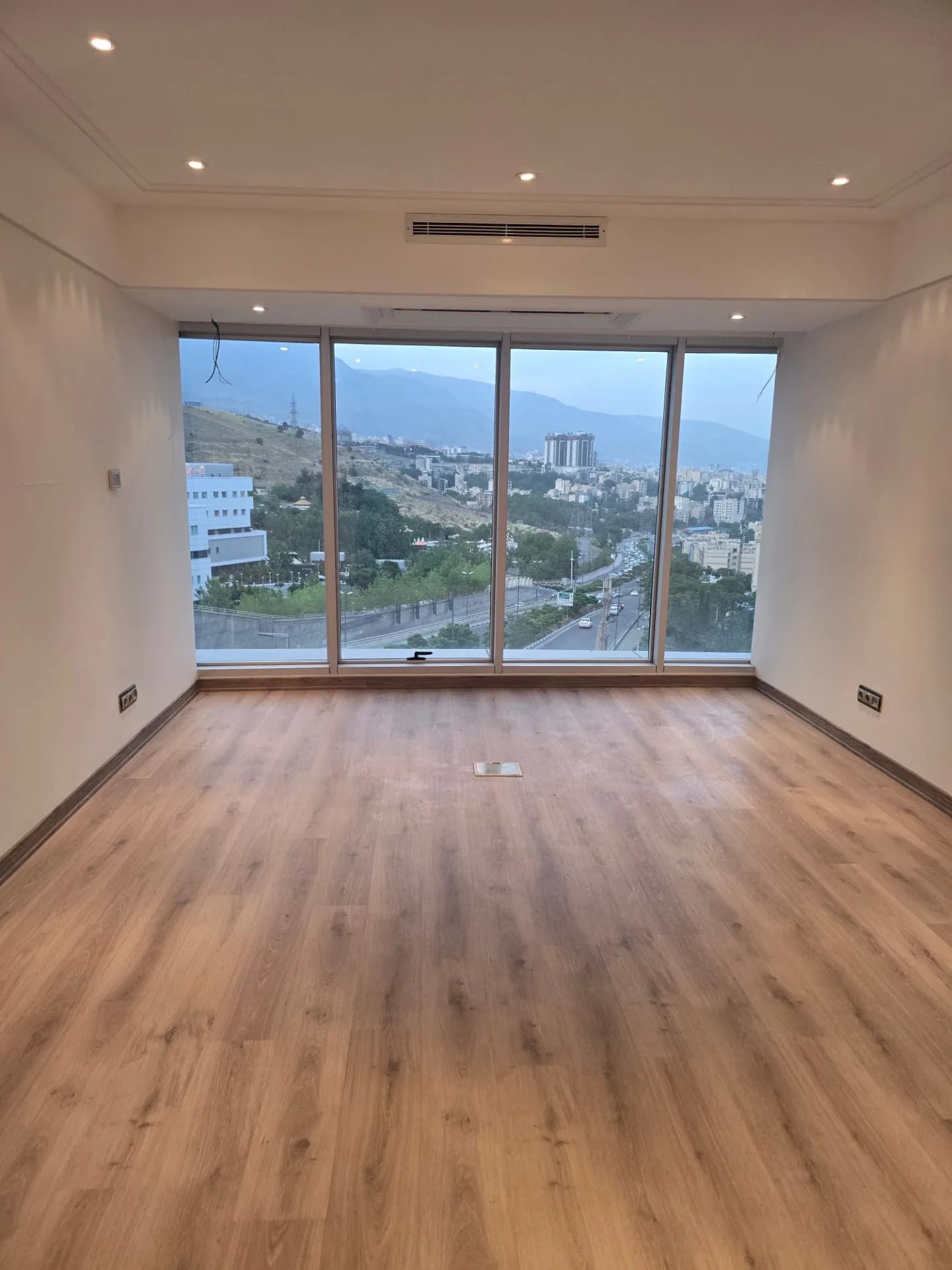 مستغلات  1000 متری  در سعادت آباد