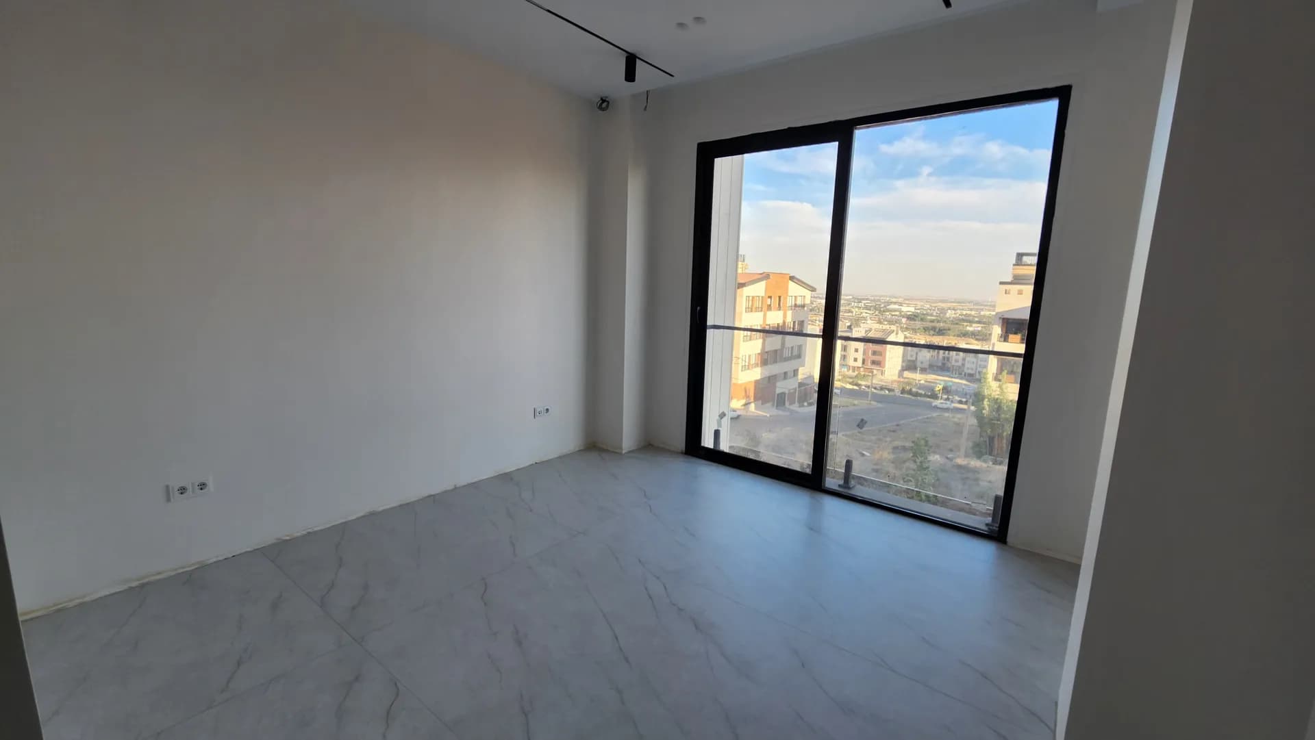 123 متر / 3 خواب / رو به آفتاب / نئوکلاسیک