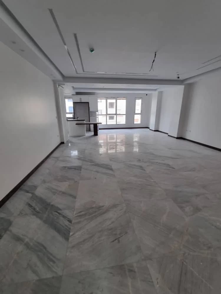 130 متر آپارتمان نوساز 2 پارکینگ