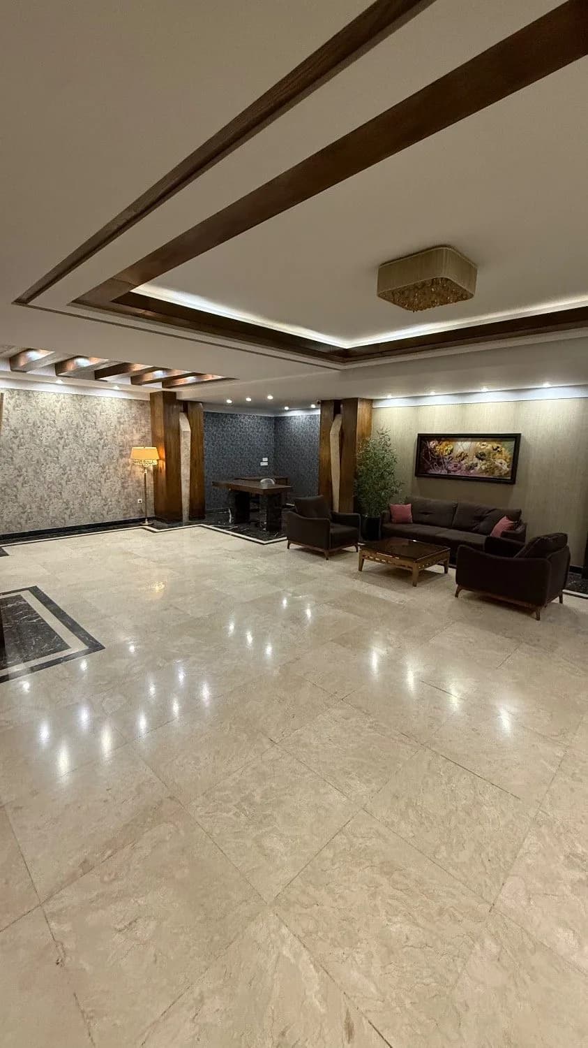 180 متر 3خواب غربی بلوار 24 متری