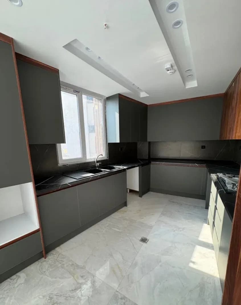 180 متر/ 3 خواب/ نوساز / تاپ لوکیشن - تصویر 6