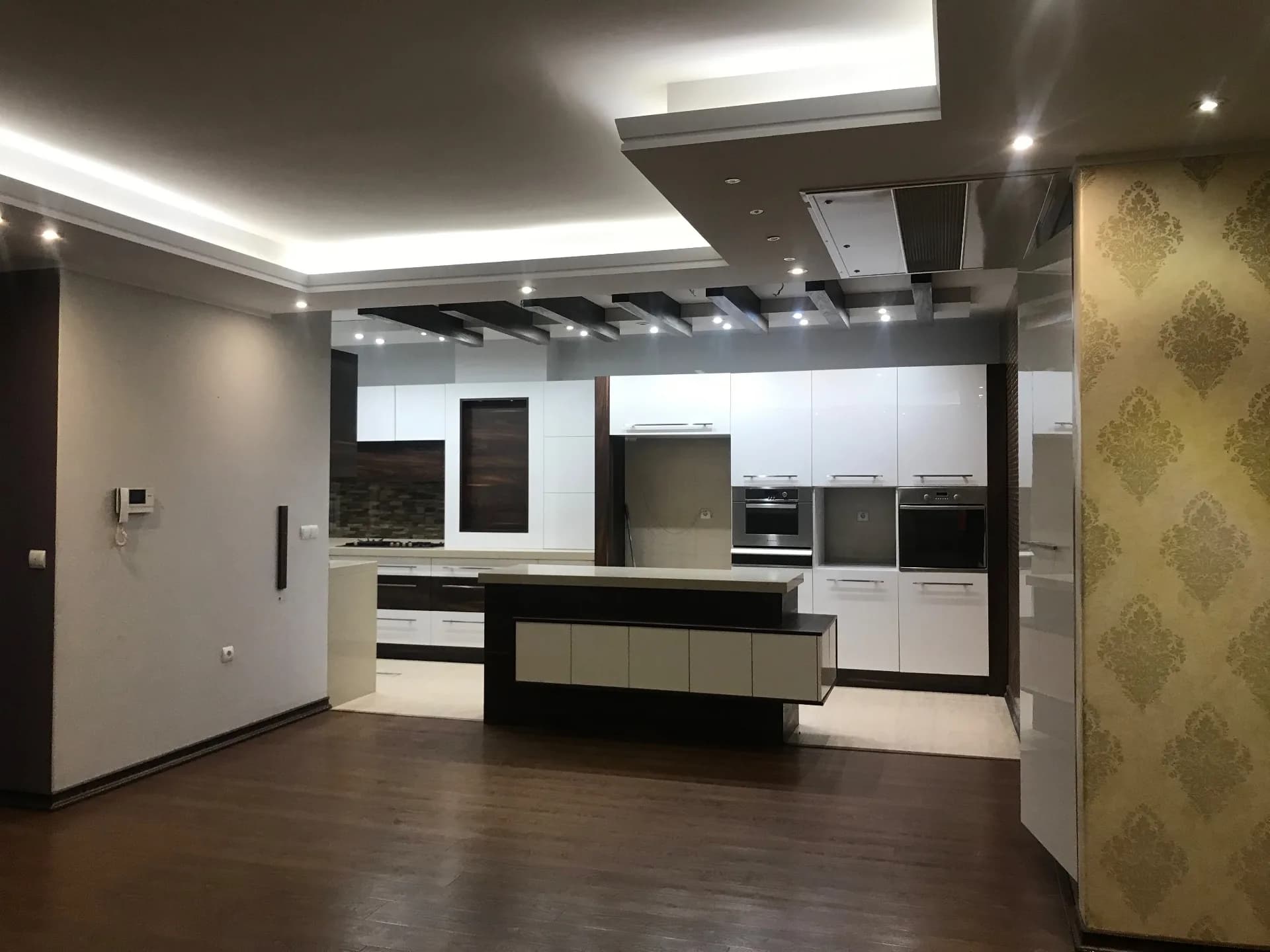 اپارتمان ۱۱۵ متری در سعادت اباد، سرو