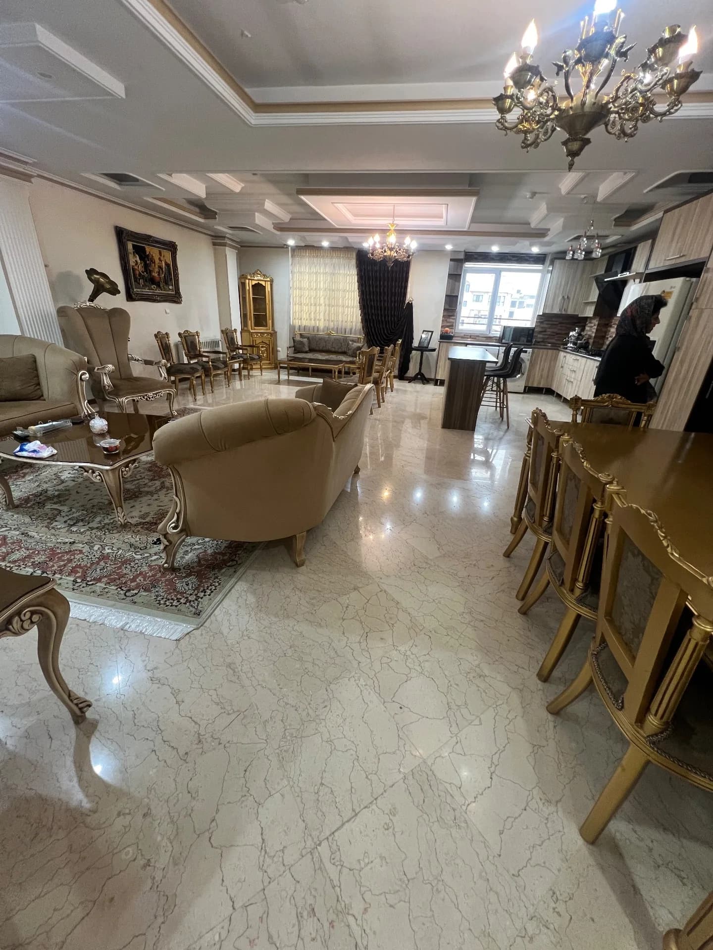 اپارتمان 170 متری در سعادت اباد، غربی 24 متری