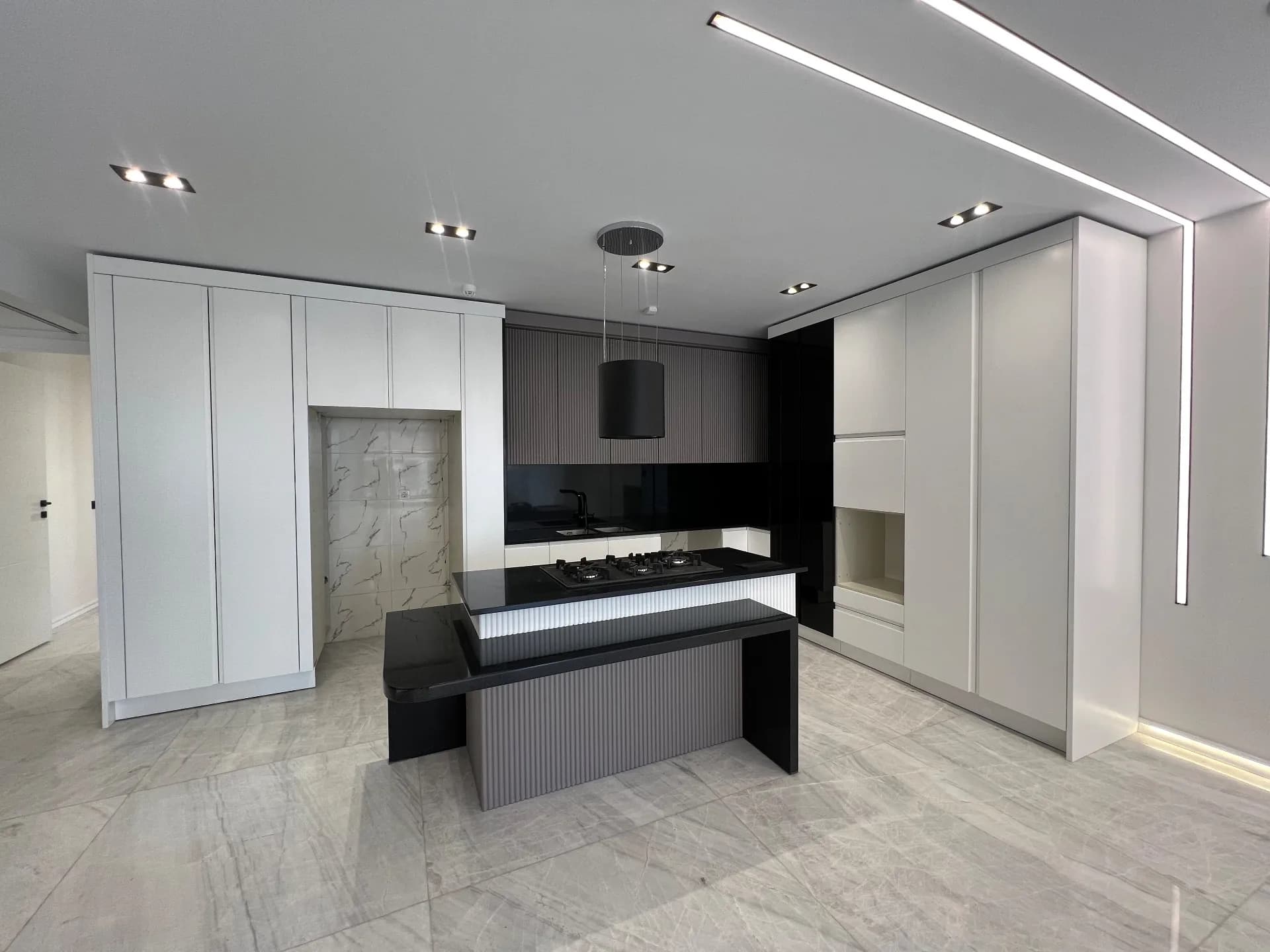 اپارتمان 130 متری در سعادت اباد، علامه شمالی
