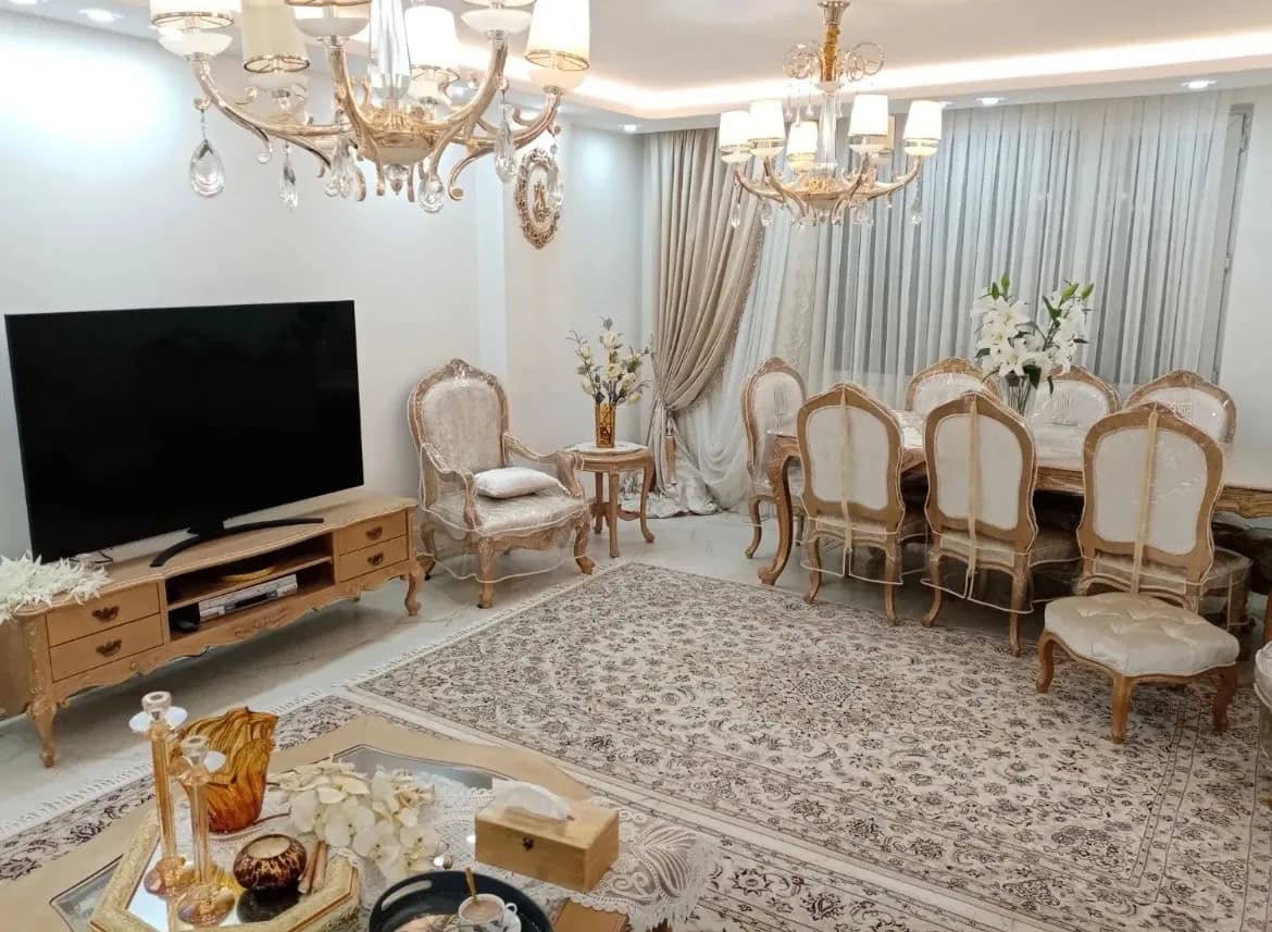 ۷۰ متر / ۱۶ ساله / بازسازی شده / صراف ها