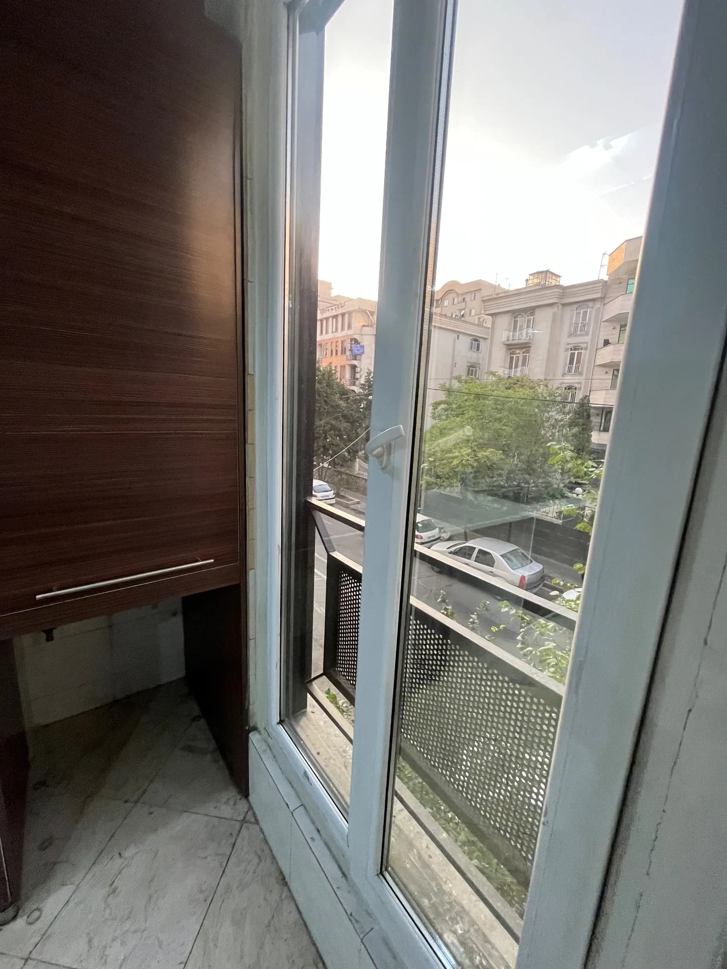 122متر«سه خواب کم سن شهرک غرب