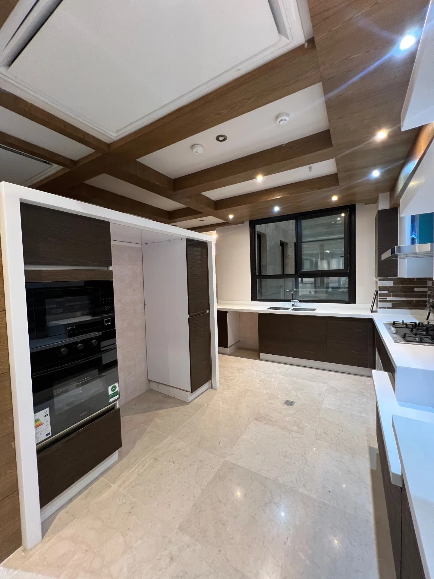 اپارتمان 140 متری در سعادت اباد، بالای کاج