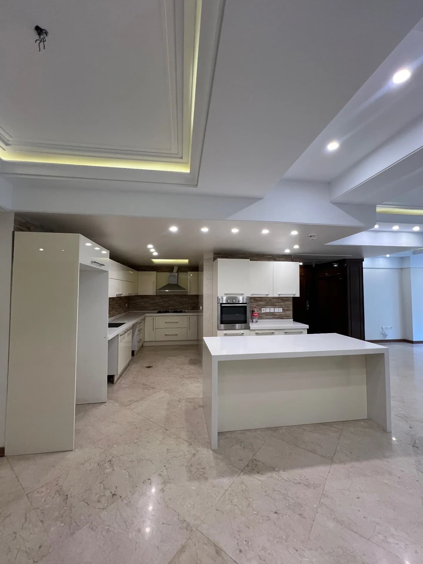 اپارتمان ۱۳۵ متری در سعادت اباد، کوی فراز
