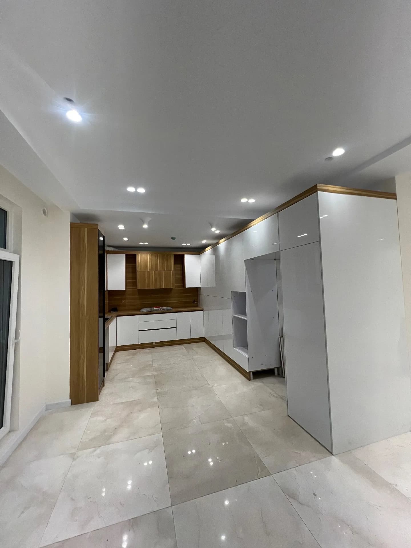 اپارتمان 125 متری در سعادت اباد، بالای کاج